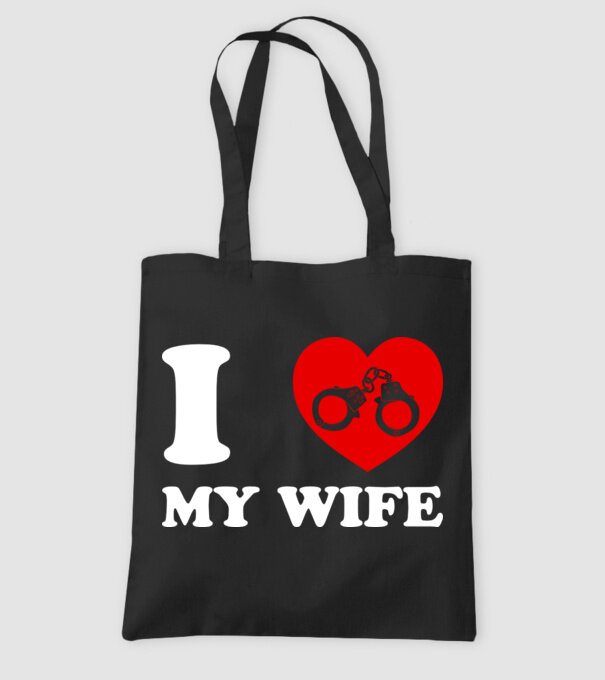 I love my wife model negru pe tricou