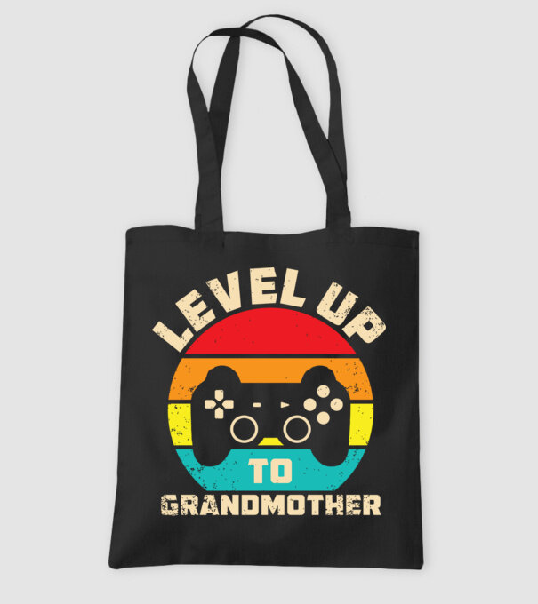 Level Up Grandmother model negru pe tricou