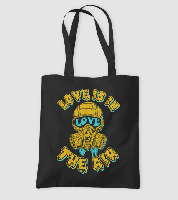 Love is in the air model negru pe tricou