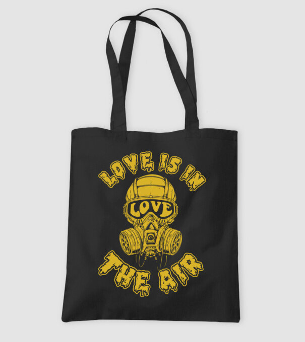 Love is in the air yellow model negru pe tricou