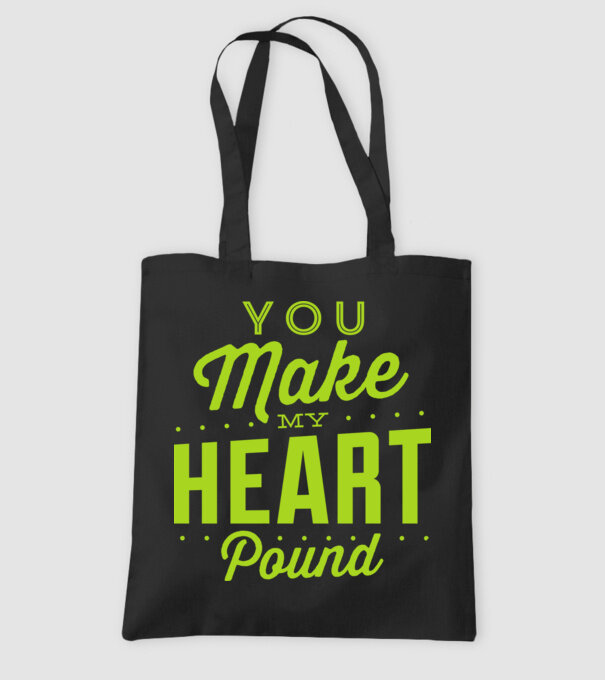 Make my heart model negru pe tricou