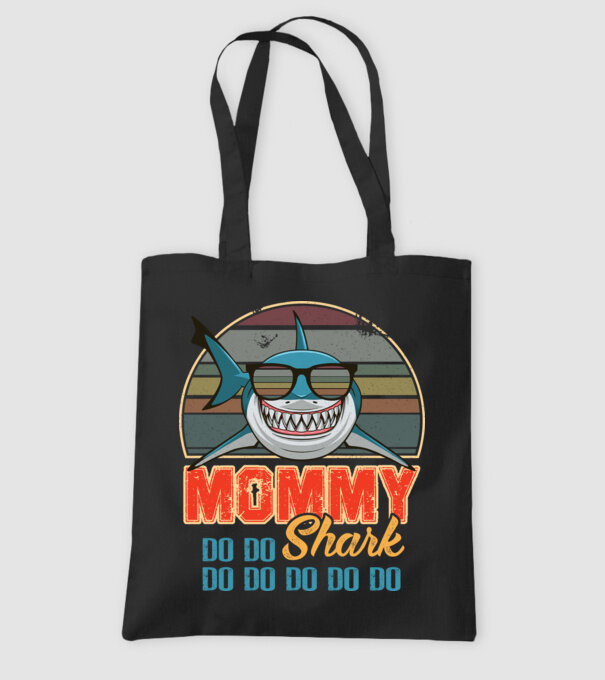 Mommy Shark model negru pe tricou
