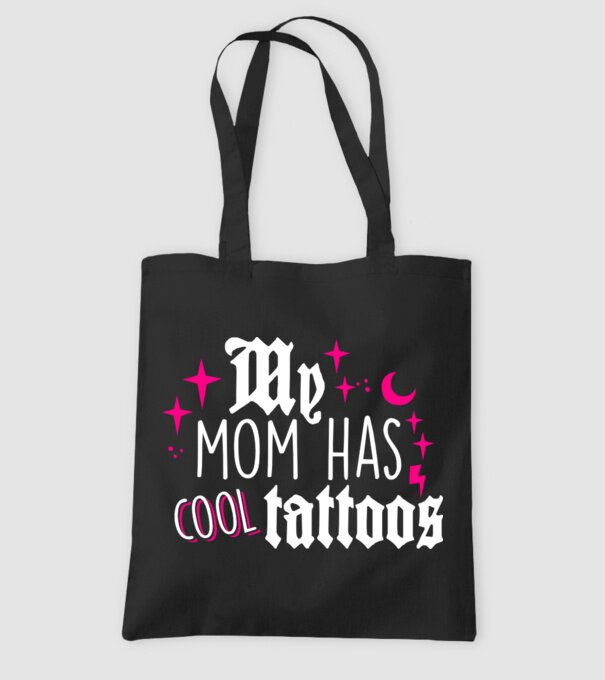 My mom has cool tattoos model negru pe tricou