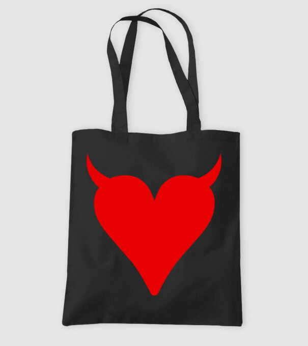 Inimă de diavol model negru pe tricou