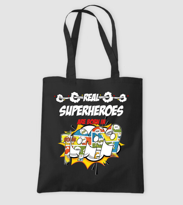 real superheroes are born in 1999 model negru pe tricou