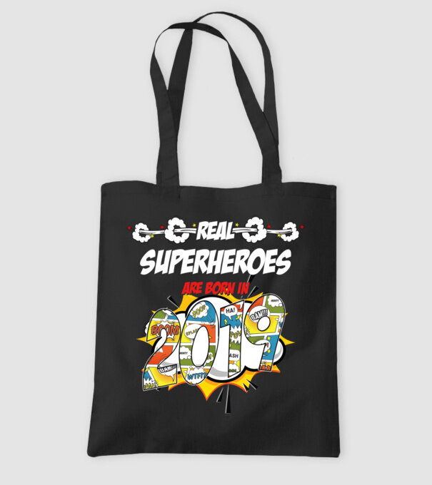 real superheroes are born in 2019 model negru pe tricou