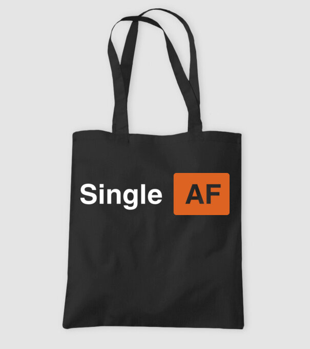 Single AF model negru pe tricou