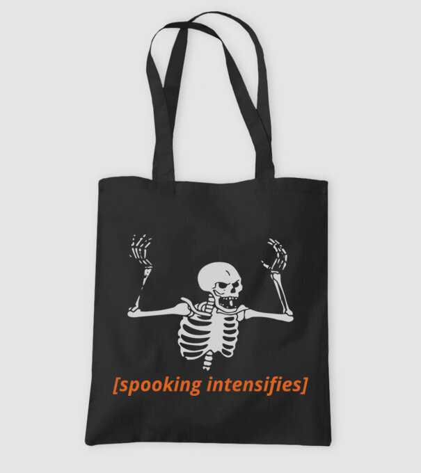 Spooking intensifies model negru pe tricou