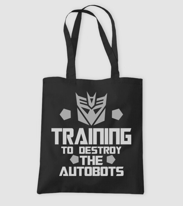 Training to destroy the autobots model negru pe tricou