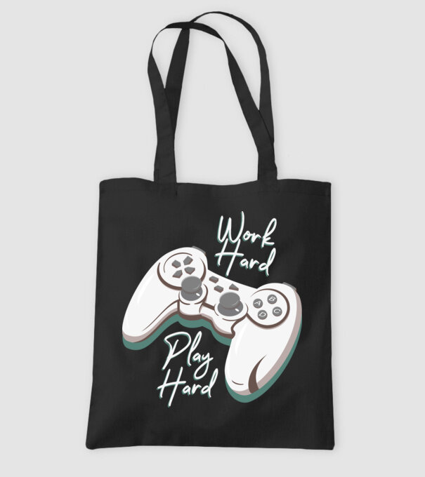 Work hard play hard model negru pe tricou