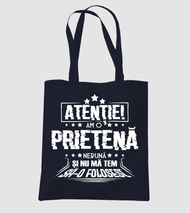 Atenție! Am o prietenă nebună și nu mă tem s-o folosesc. model albastru închis pe tricou