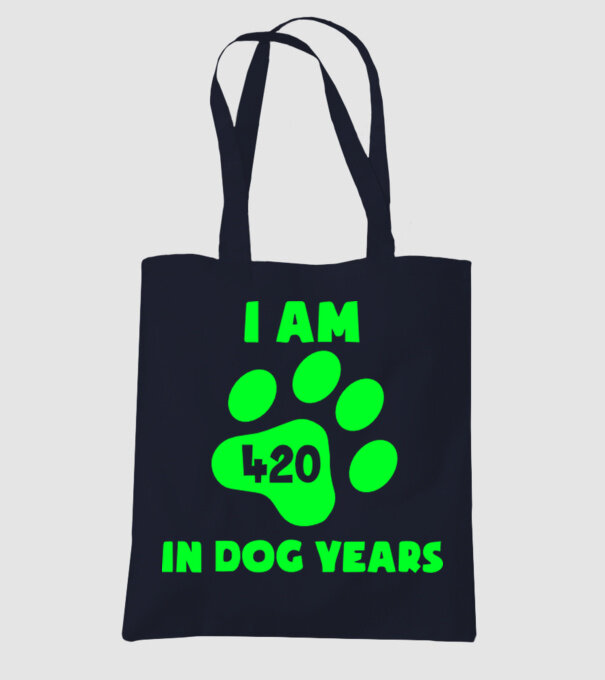 Dog Year - 420 model albastru închis pe tricou