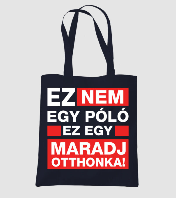 model albastru închis pe tricou