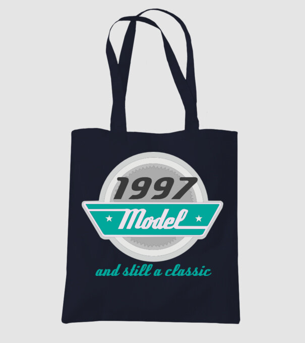 Model and still a classic - 1997 model albastru închis pe tricou