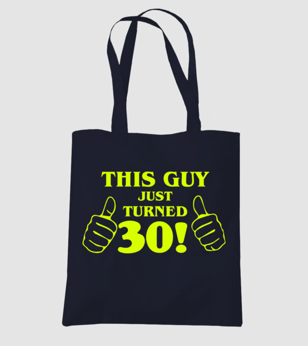 This guy just turned - 30 model albastru închis pe tricou
