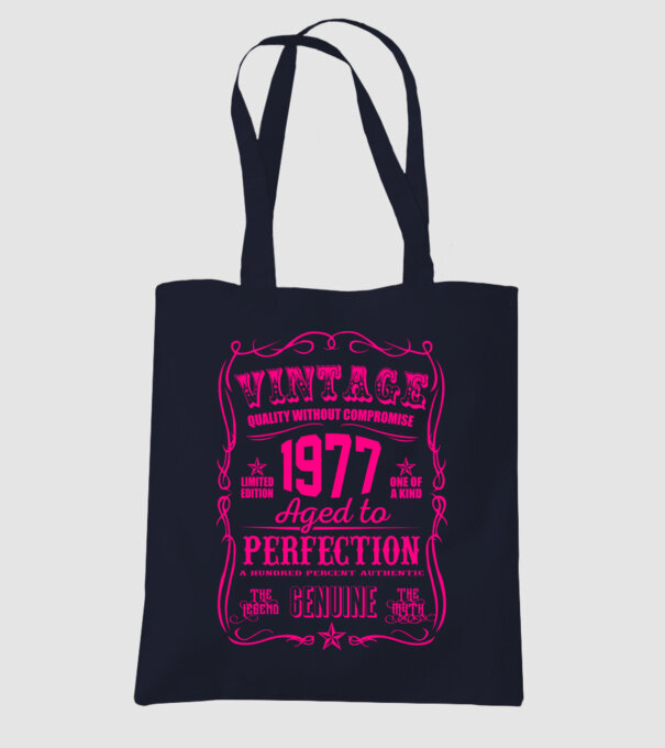 Vintage Perfection - 1977 model albastru închis pe tricou