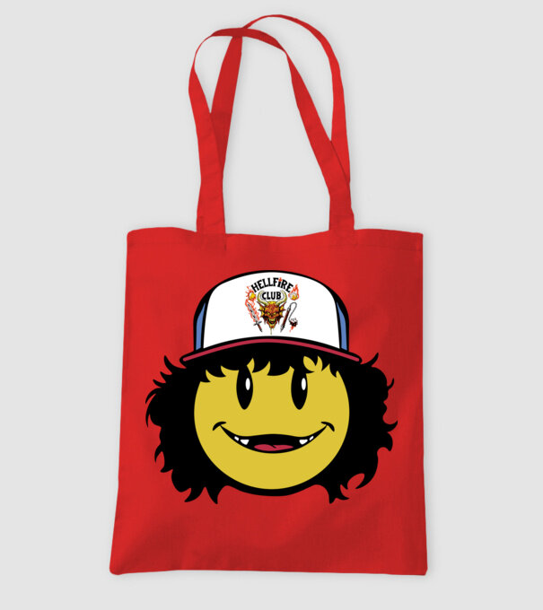 dustinhappyface model roșu pe tricou