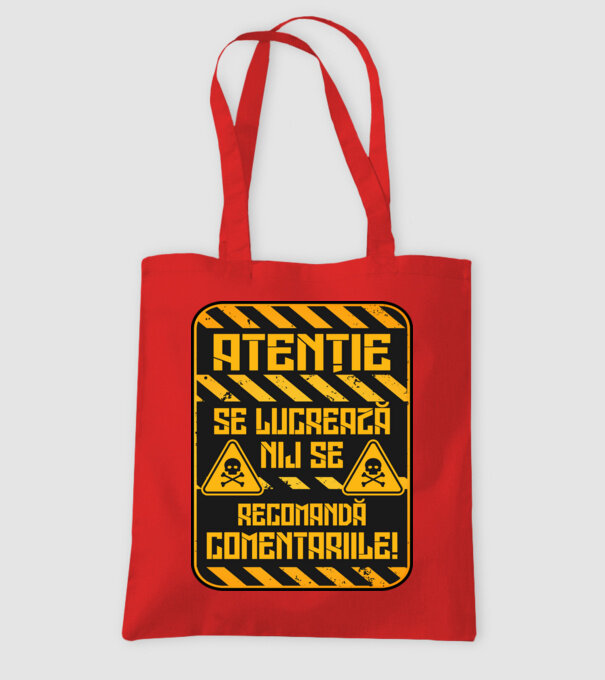 Nu se recomandă comentariile D9233657 model roșu pe tricou