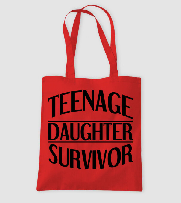 teenage daughter survivor model roșu pe tricou