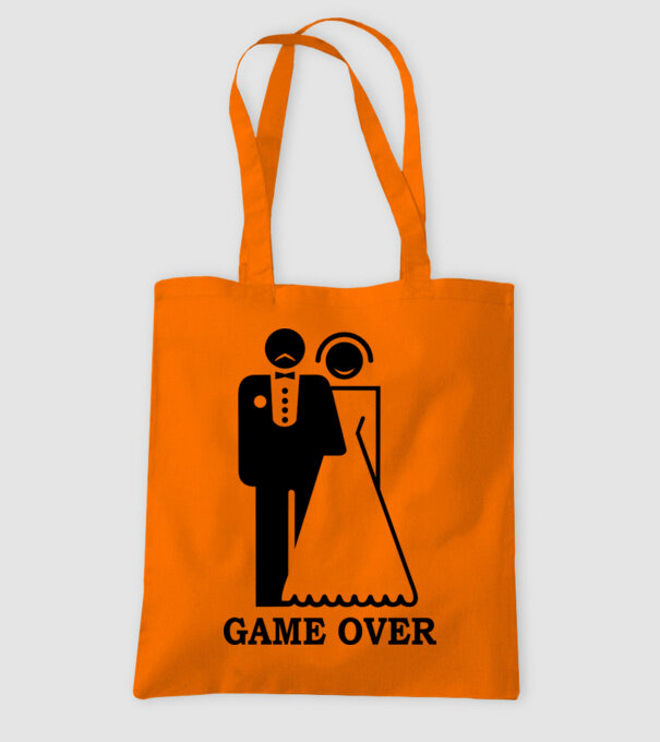 Game over model portocaliu pe tricou