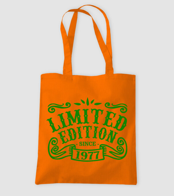 Limited edition 1977 model portocaliu pe tricou