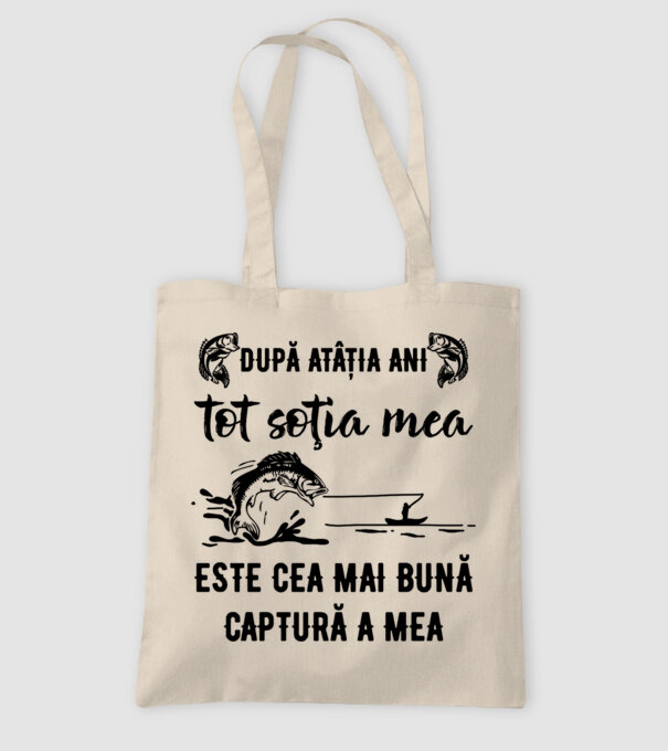 după atâția ani, tot soția mea este cea mai bună captură a mea D9914124 model nisipiu pe tricou