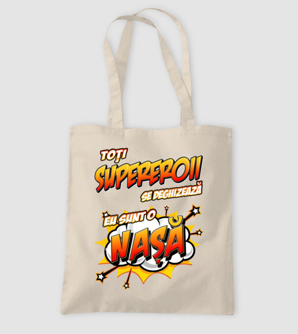 Toți supereroii se deghizează, eu sunt o nașă model nisipiu pe tricou