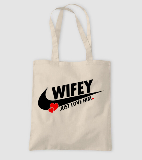 Wifey Just love him model nisipiu pe tricou