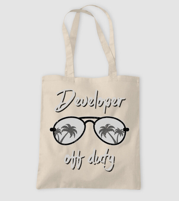 Developer off duty model nisipiu pe tricou