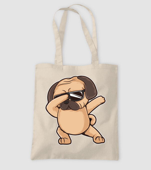 Mops DAB model nisipiu pe tricou