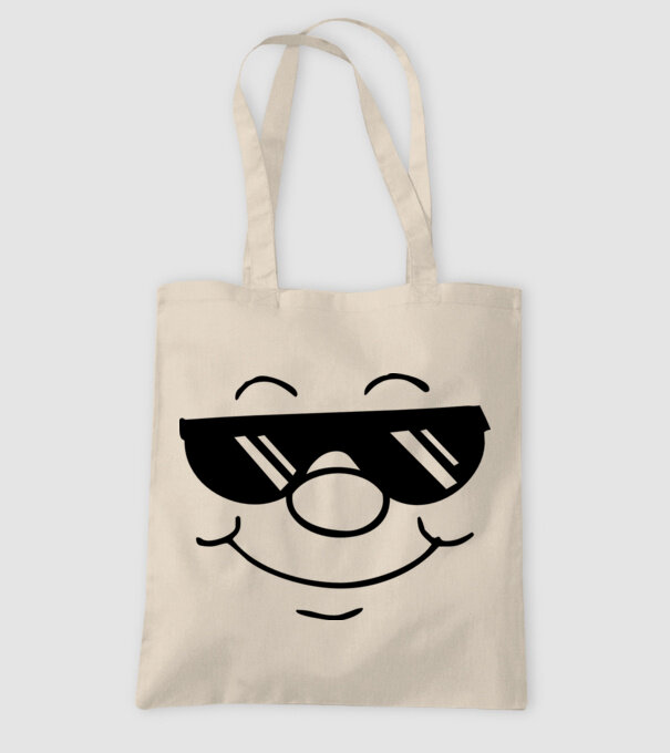 Forma cu ochelari de soare model nisipiu pe tricou