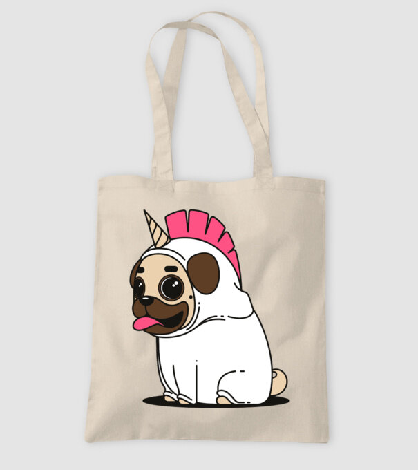 Pug Unicorn model nisipiu pe tricou