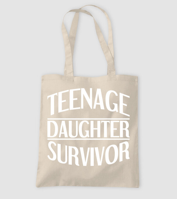 teenage daughter survivor model nisipiu pe tricou