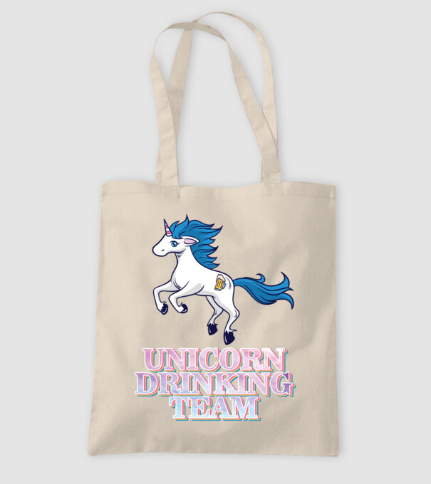 Unicorn drinking team model nisipiu pe tricou