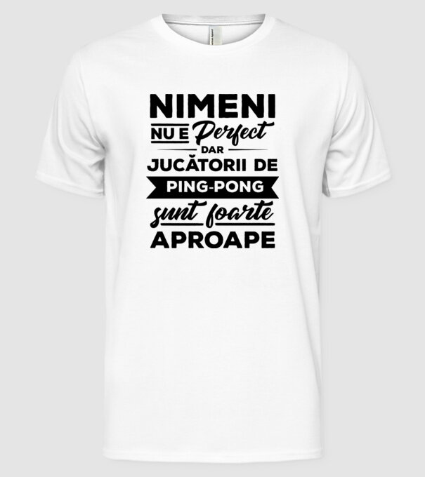 nimeni nu e perfect, dar jucătorii de ping-pong sunt foarte aproape model alb pe tricou