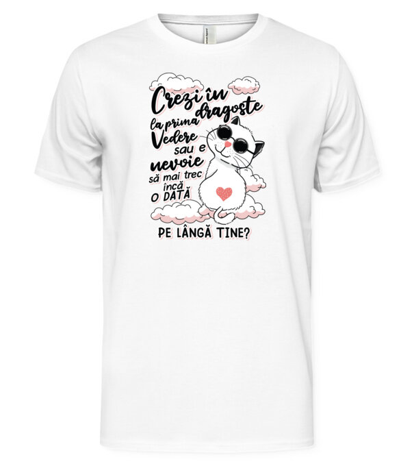  model  pe tricou
