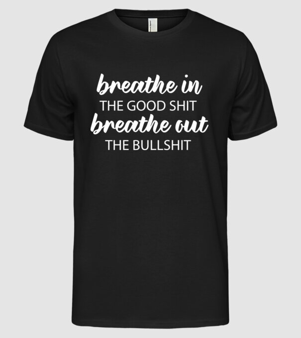 Inspiră model negru pe tricou