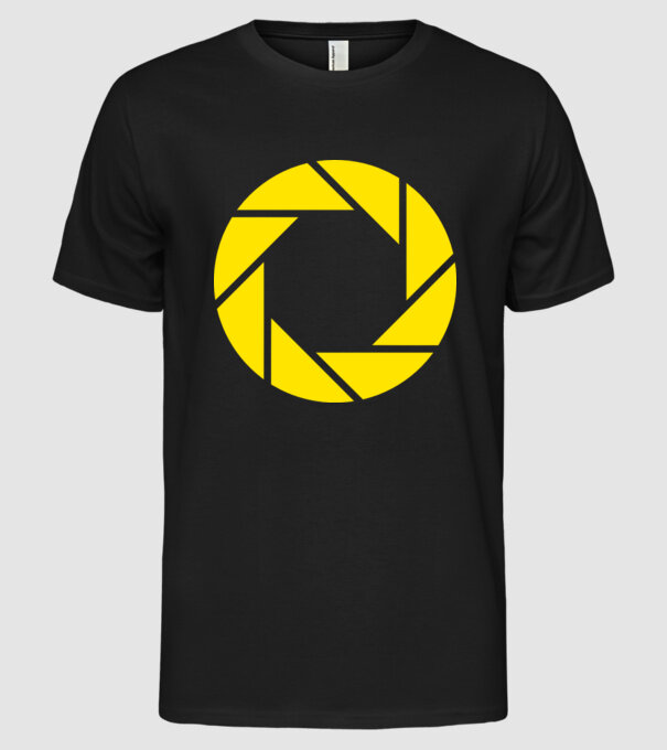 Blende model negru pe tricou