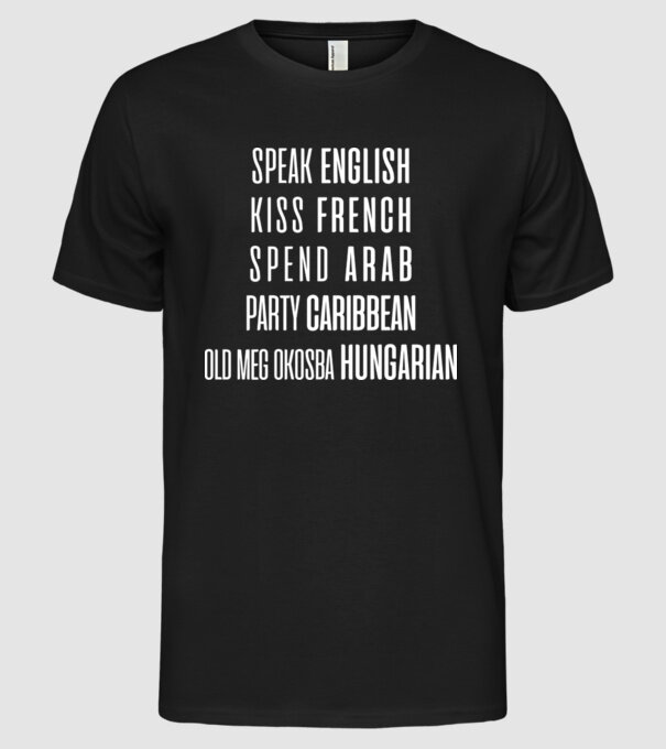 model negru pe tricou