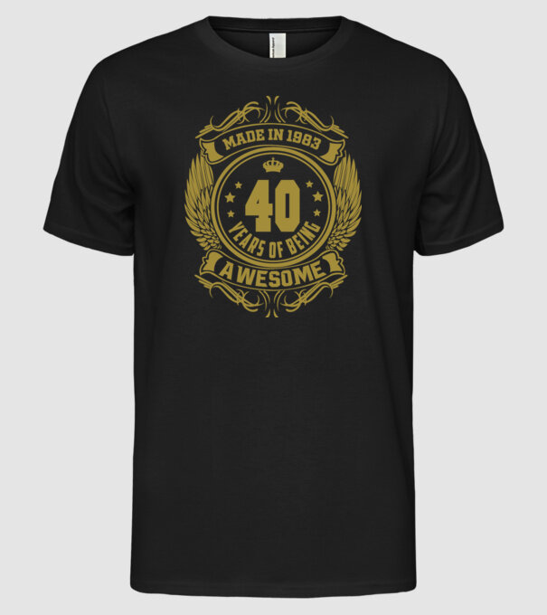 40 years of being awesome winged model negru pe tricou