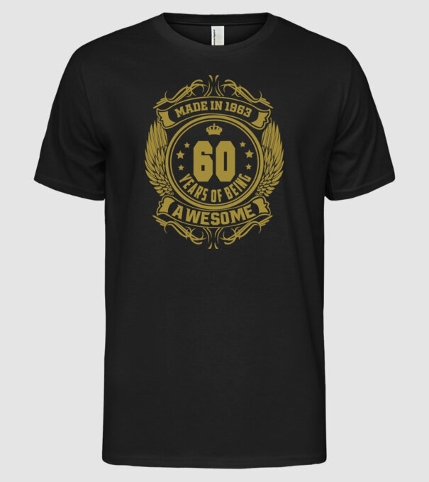 60 years of being awesome winged model negru pe tricou