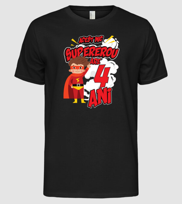 Acest mic supererou are 4 ani model negru pe tricou