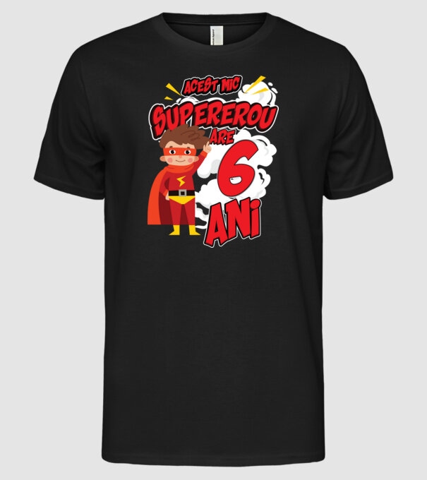 Acest mic supererou are 6 ani model negru pe tricou