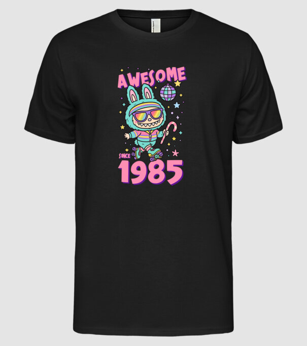 Awesome since 1985 - Labubu model negru pe tricou