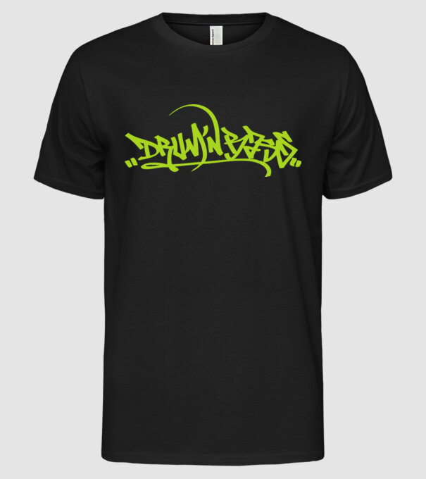 drum and bass model negru pe tricou