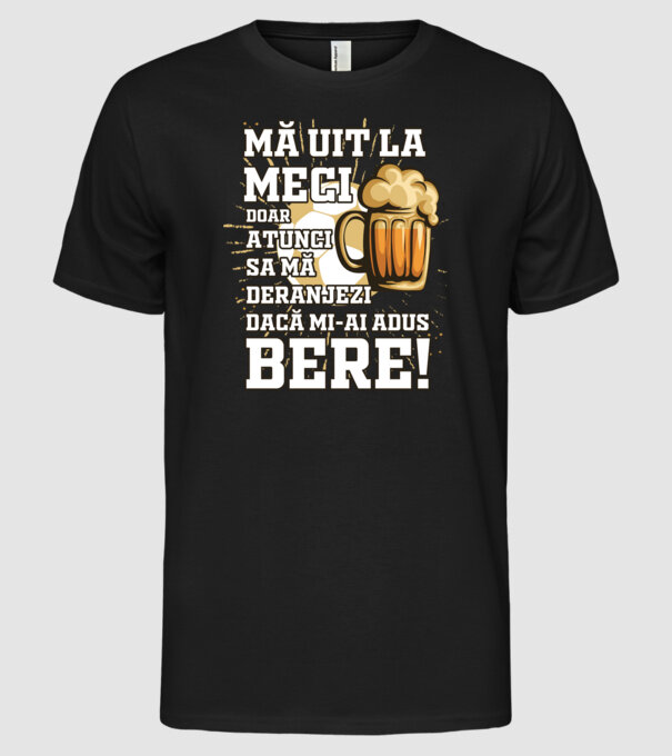 Mă uit la meci model negru pe tricou