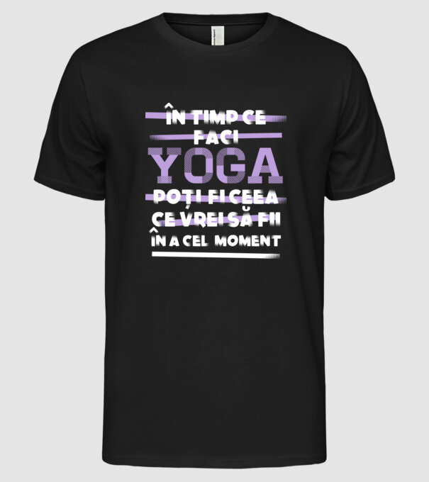 în timp ce faci yoga poți fi ceea ce vrei să fii - în acel moment model negru pe tricou