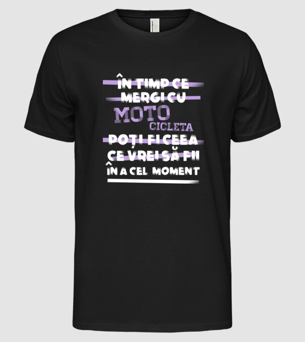 în timp ce mergi cu motocicleta poți fi ceea ce vrei să fii - în acel moment model negru pe tricou