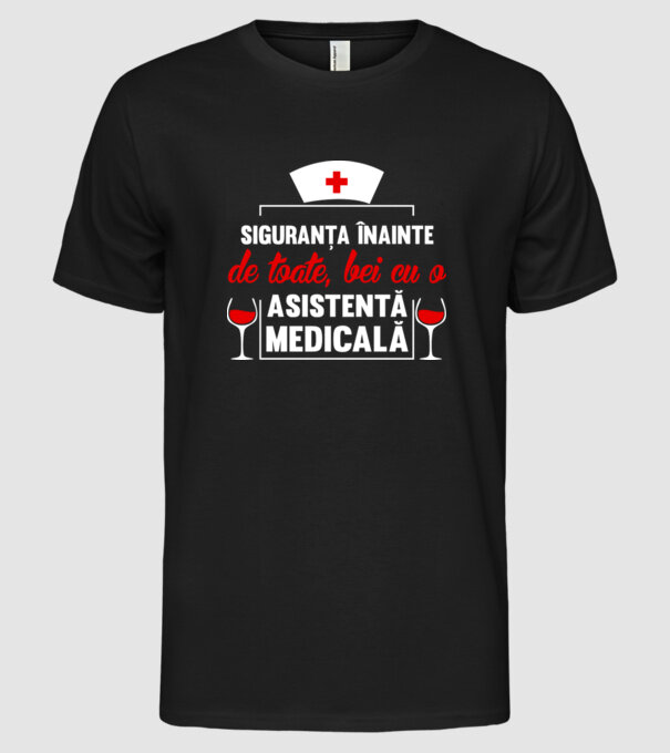 Siguranța înainte de toate, bei cu o asistentă medicală model negru pe tricou