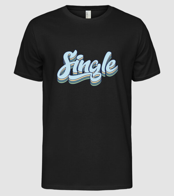 single model negru pe tricou